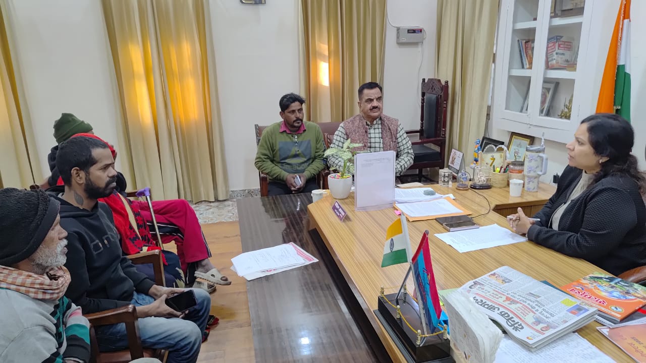 रम्पुरा के अर्जुन कोली हत्याकांड में दोषियों के खिलाफ कार्यवाही की मांग को लेकर आईजी से मिले पूर्व विधायक ठुकराल