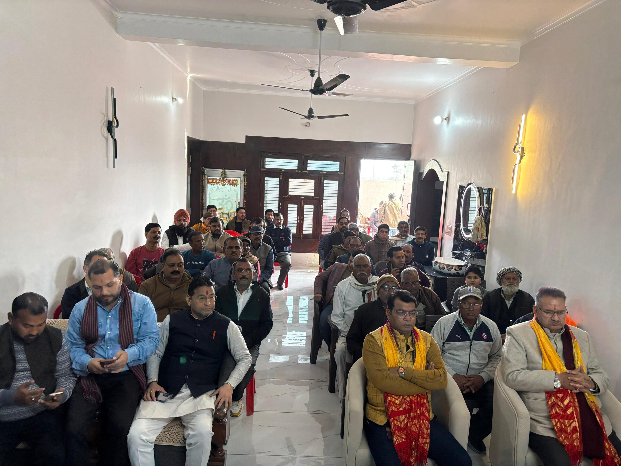 प्रभारी मंत्री गणेश जोशी ने पीएम मोदी के मन की बात कार्यक्रम के 130 वे संस्मरण को क्षेत्रीय विधायक शिव अरोरा व स्थानीय कार्यकर्त्ता संग सुना